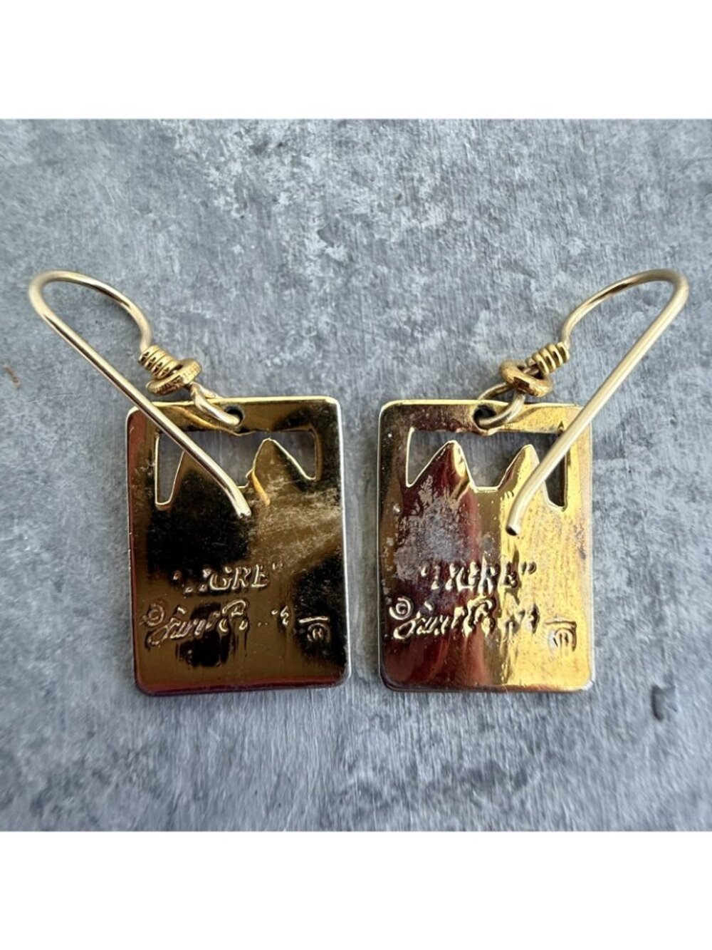 LAUREL BURCH Gold Tone “Tigre” Cat Portrait Dangle Earrings Purple Teal Blue - Picture 2 of 3